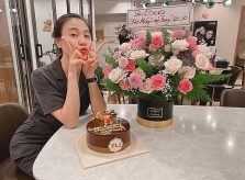 Đàm Thu Trang khoe quà 20/10 của Subeo tặng