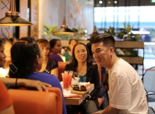 Bữa tiệc 8/3 khác người của Đàm Vĩnh Hưng