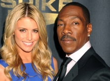 Danh hài Eddie Murphy đính hôn ở tuổi 57