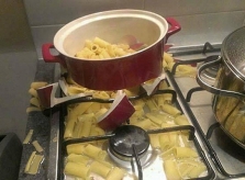 Những thảm họa khi đàn ông vào bếp