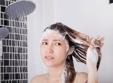 Lý do không nên dùng mãi một loại dầu gội