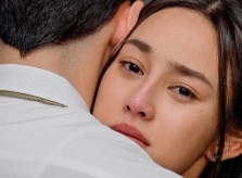 Vợ choáng váng khi phát hiện dấu vết ngoại tình trên chiếc áo của chồng