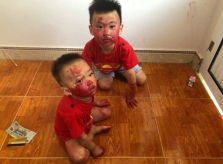 Để 2 con chơi trong phòng, mẹ trẻ 'tá hỏa' khi mở cửa kiểm tra