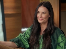 Demi Moore: 'Mẹ nhận 500 USD từ người đàn ông cưỡng hiếp tôi'
