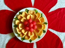Những đĩa trái cây 'nở hoa' của bà mẹ TP HCM