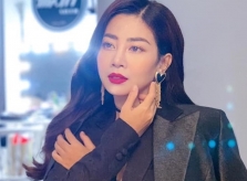 Diễn viên Mai Phương gây bất ngờ với vẻ ngoài khác lạ sau điều trị ung thư