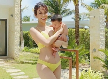 Ảnh sao 1/5: Diệp Lâm Anh bên con trai
