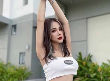 Ảnh sao 14/5: Diệp Lâm Anh khoe dáng 'mẹ hai con'