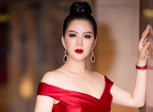 Đinh Hiền Anh - bà xã Thứ trưởng mặc thanh lịch đẹp hút ánh nhìn