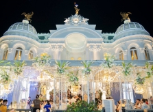 Bên trong dinh thự Thanh Hóa có nội thất mạ vàng
