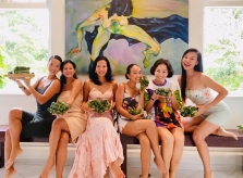 Đoan Trang, Thu Minh đến nhà Bằng Lăng gói bánh tét