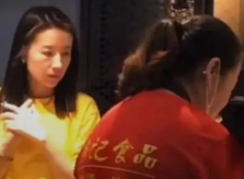 Đổng Khiết lộ diện kém sắc