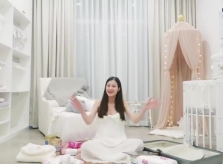 Đông Nhi chuẩn bị đồ đi sinh