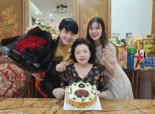Ảnh sao 8/4: Đông Nhi mừng sinh nhật mẹ chồng