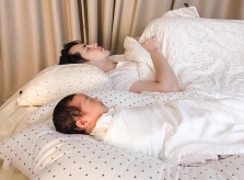 Ảnh sao 23/11: Đông Nhi 'tan chảy' với hình ảnh của chồng con