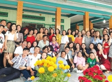 Dòng tộc 100 người họp mặt đầu năm