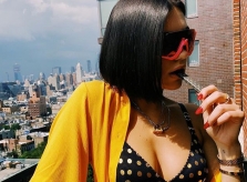 Phong cách thời trang sexy của ca sĩ 9X Dua Lipa