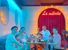 Nhà hàng gia đình Dương Khắc Linh tổ chức ngày của mẹ