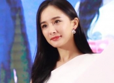 Dương Mịch xấu hổ vì fan chỉ trích công ty quản lý ở ngay sự kiện