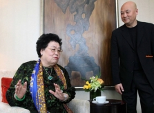 'Đường Tăng' Trì Trọng Thụy ân cần chăm sóc vợ tỷ phú