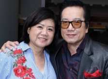 4 em gái trách Elvis Phương thiếu trách nhiệm với mẹ