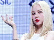Eun Ha (GFriend) đổi tóc vàng: Người khen xinh, kẻ chê 'dữ'