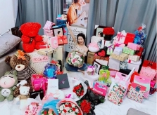 Sao Việt khoe được fan tặng 'núi quà'