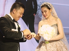 Giang Hồng Ngọc khóc khi được chồng khen 'xinh đẹp và trách nhiệm'