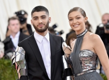 Gigi Hadid mang bầu con của Zayn Malik sau nhiều lần tan hợp