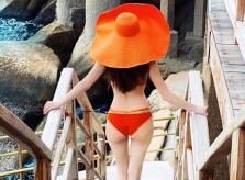 Ảnh sao 1/7: Hà Hồ khoe dáng sexy với bikini
