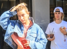 Vợ Justin Bieber cảm thấy lo lắng khi sử dụng mạng xã hội