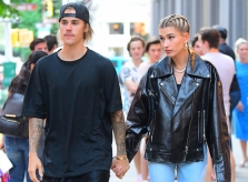Justin Bieber và Hailey Baldwin hoãn đám cưới lần thứ 3