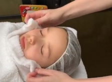 Mới 7 tuổi, công chúa út nhà Beckham đã được tới spa cao cấp làm da