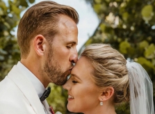 Harry Kane gọi cô dâu là 'bạn thân nhất'