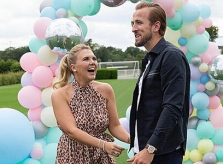 Harry Kane sắp có con thứ ba