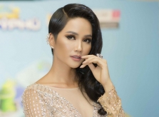 H'Hen Niê gây bất ngờ khi để tóc dài