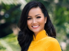 H'Hen Niê diện áo dài Tết
