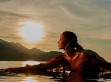 Ảnh sao 25/8: H'Hen Niê hóa nữ thần