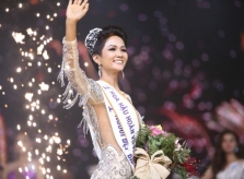 H'Hen Niê sau gần nửa năm đăng quang cuộc sống thay đổi ra sao?