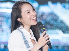 Hiền Thục mặt mộc tổng duyệt cùng dàn người đẹp