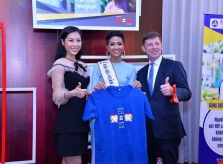 Hoa hậu H’Hen Niê tuyên truyền dự án về HIV/AIDS nhân ngày World AIDS Day