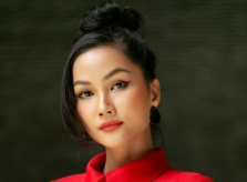 Hoa hậu H'Hen Niê diện 