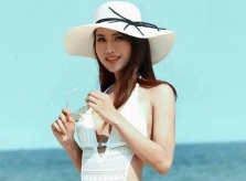 Người đẹp chuyển giới thi The Voice: Bị trẻ con chọi đá, người lớn coi khinh