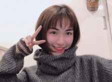 Hòa Minzy được khen 'trẻ ra cả chục tuổi' nhờ cắt tóc búp bê