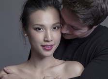 Chồng Tây đàn hát động viên Hoàng Oanh khi ở xa
