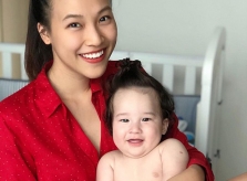 Hoàng Oanh thấy cuộc sống ý nghĩa hơn từ khi có con