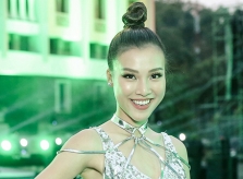 Hoàng Oanh quyến rũ hơn sau khi công khai bạn trai mới