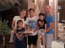 Hồng Ngọc mừng sinh nhật chồng