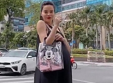 Hồ Ngọc Hà lộ rõ bụng bầu