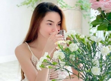 Ảnh sao 13/8: Hồ Ngọc Hà tha hồ 'sống ảo' tại gia